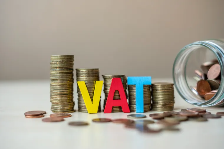 VAT and corporate tax concept image illustrating Correcting VAT Errors in the UAE: A Practical Compliance